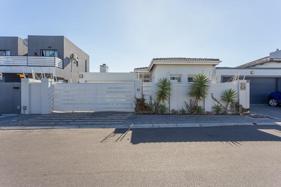 2 Bedroom Property for Sale in Parklands North Western Cape